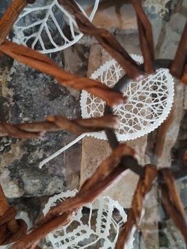 Ročno izdelane čipke, delo klekljaric Kulturnega društva KALUNCA  (arhiv društva)