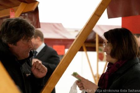 189831_151612338236386_133701080027512_338709_8083098_n