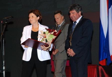 Društvo za duševno zdravje in kreativno preživljanje prostega časa VEZI je prejelo priznanje Občine Sežana za leto 2010