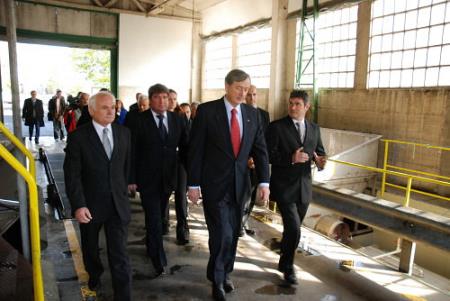 Ogled prostorov, kjer predelujejo vino in predstavitev zadruge.