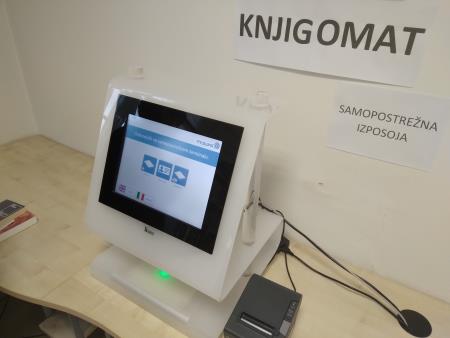 Knjigomat omogoča, da si bralci sami izposodijo, podaljšajo ali vrnejo gradivo. 