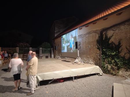 Projekcija dokumentarnega filma En Kras en Praznik. Foto: Bogdan Macarol