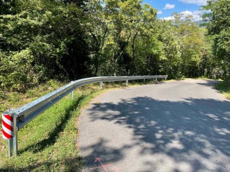 Nova varnostna ograja na cesti Vrabče-Orehovica. Vir: Arhiv Občine Sežana