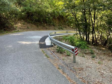 Nova varnostna ograja na cesti Vrabče-Orehovica. Vir: Arhiv Občine Sežana