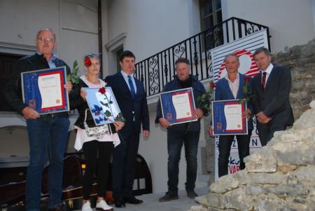 Priznanja za 40 let uspešnega dela v obrti in podjetništvu. Foto: Olga Knez