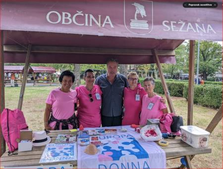 Stojnica združenja Europa Donna na občinskem prazniku