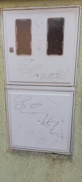 Popisana omarica, vandalizem, Vir: Arhiv Občine Sežana