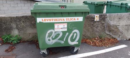 Popisan zabojnik, vandalizem, Vir: Arhiv Občine Sežana