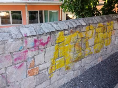 Popisan zid, vandalizem, Vir: Arhiv Občine Sežana