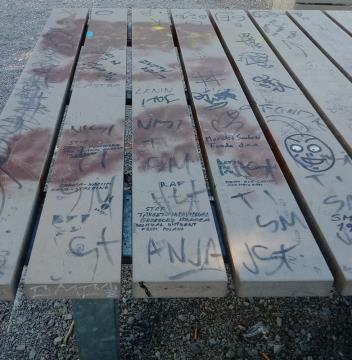 Popisana klop, vandalizem, Vir: Arhiv Občine Sežana