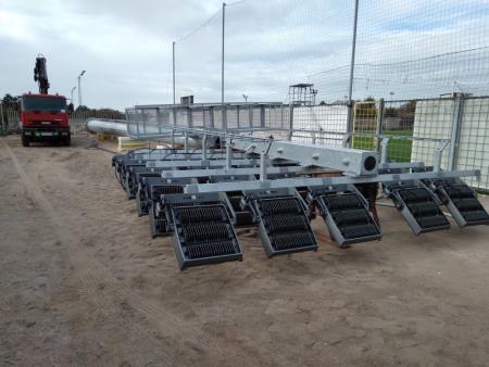 Na vsakem od stebrov je nameščenih 26 oziroma 25 reflektorjev. Vir: Arhiv Občine Sežana