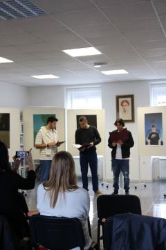 Odprtje razstave Izpostavljenost onkraj časa; Vir: Arhiv Kosovelove knjižnice Sežana