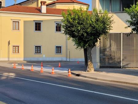 Barvanje talnih oznak; Vir: Arhiv Občine Sežana