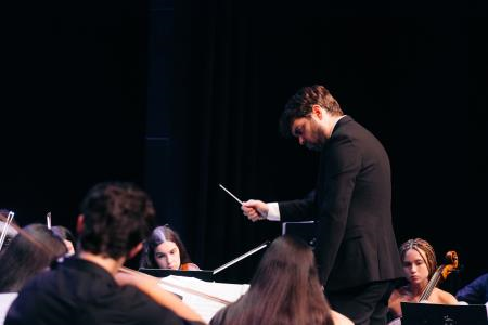 Dirigent Rafael de Torres; Vir: Marko Pleterski