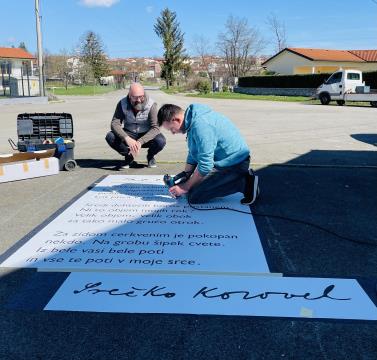 Grafit s pesmijo Srečka Kosovela, Vir: KS Križ
