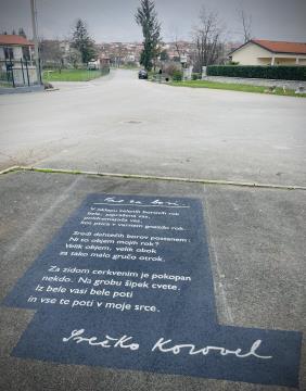 Grafit s pesmijo Srečka Kosovela, Vir: KS Križ