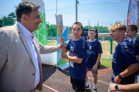 Sprejem olimpijske bakle v Sežani; Vir: Gibam KRASno