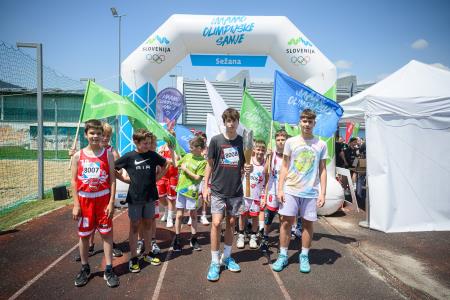 Sprejem olimpijske bakle v Sežani; Vir: Gibam KRASno