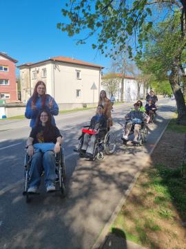 Dijaki na vozičkih; Vir: ŠC Srečka Kosovela Sežana