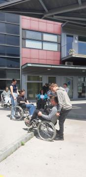 Dijaki na vozičkih; Vir: ŠC Srečka Kosovela Sežana