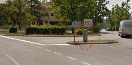 kamniti kažipot; Vir: Občina Sežana