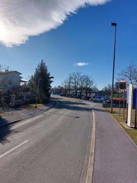 Drogovi s svetili na Bazoviški cesti, vir: Arhiv Občine Sežana