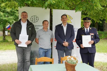 Podpis pisma o sodelovanju; Vir: Zavod za gozdove Slovenije