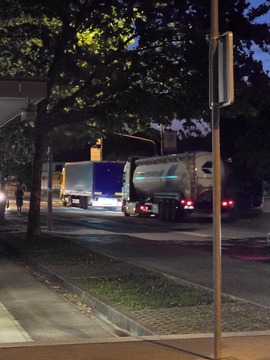 Tranzitno tovorno vozilo skozi mesto Sežana; VIr: Občanka občine Sežana