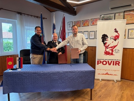 Podpis pogodbe o dobavi novega gasilskega vozila, Vir: Arhiv Občine Sežana