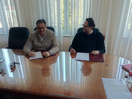 Podpis pogodbe za projektiranje vodovoda; Vir: Občina Sežana