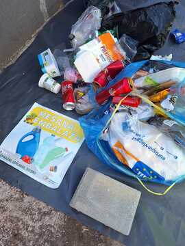 Zabojnik z odpadki, Vir: Komunala Sežana