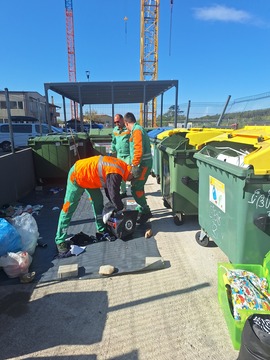 Zabojnik z odpadki, Vir: Komunala Sežana