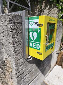 AED v Ravnjah, Vir: Arhiv Občine Sežana
