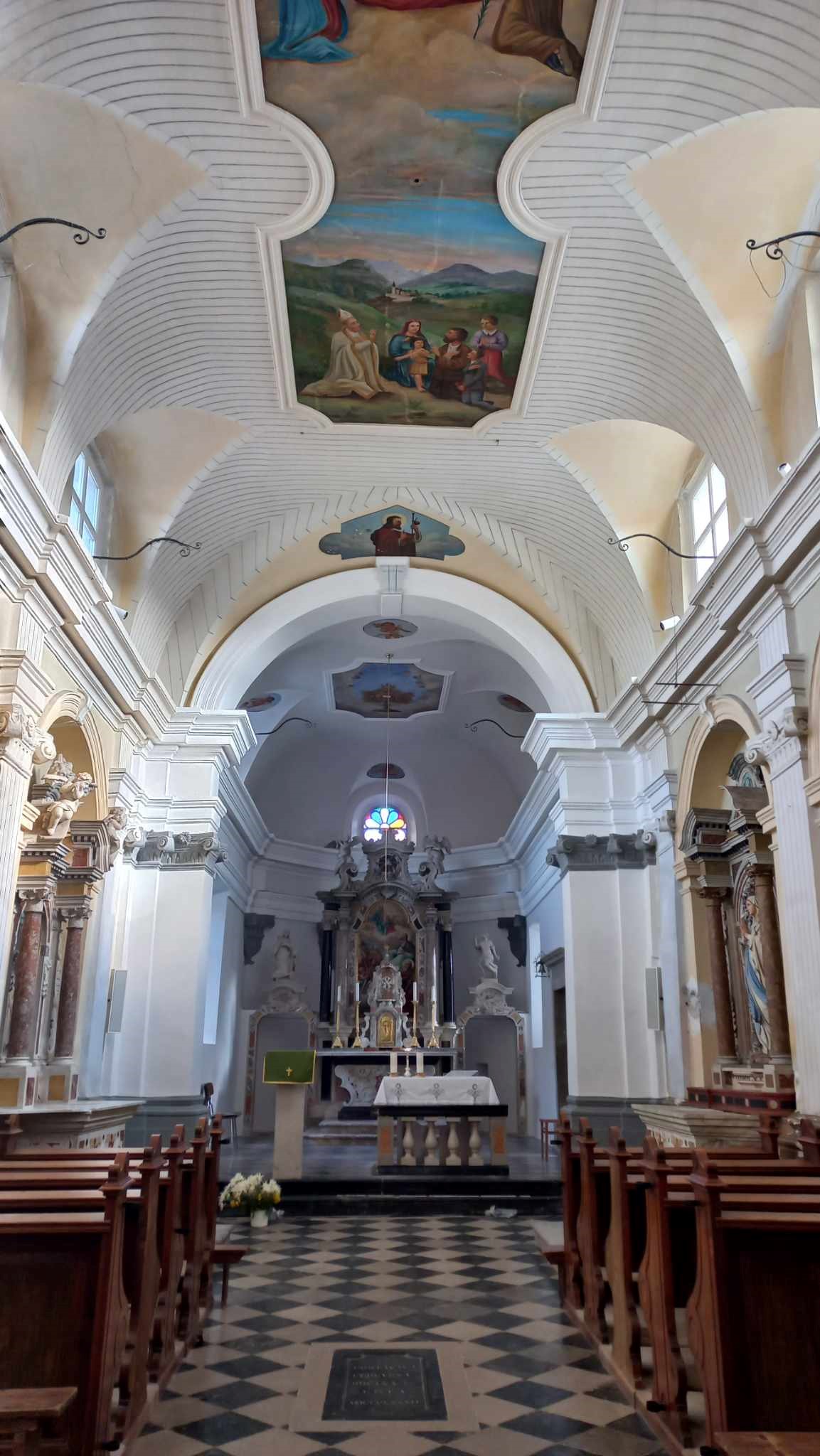 Notranjost cerkve sv. Jakoba v Velikem Dolu